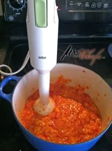 Blending berries and pectin (opens in a new tab)