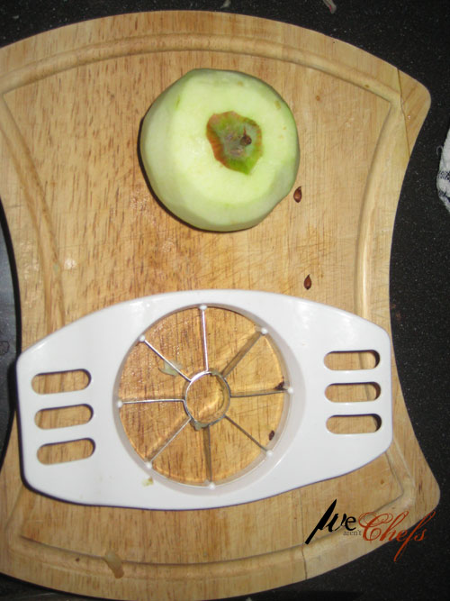 Apple slicer and pealed apple